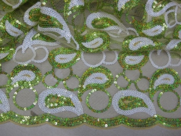 184 Paillettenspitze hellgrün-weiß Rest